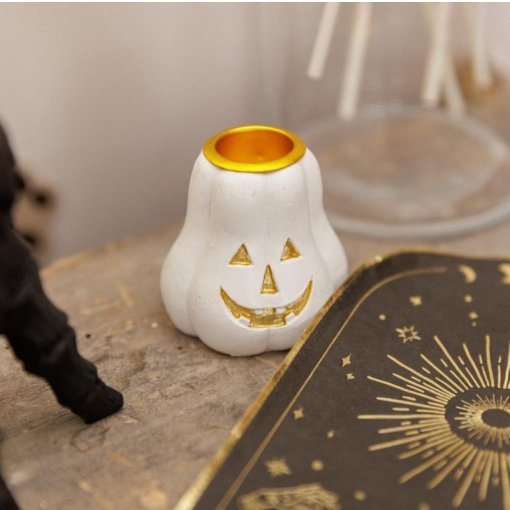 Castiçal Abóbora de Resina Branca e Dourada – 5,5 x 5,5 cm - Image 2