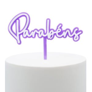 Topper Parabéns violeta e branco em acrílico para decoração de bolos de aniversário.