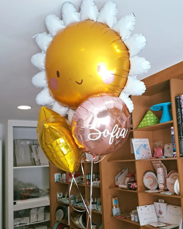 🎈 Nada como ver os nossos balões a caminho de uma festa!
Este conjunto saiu este fim de semana para fazer o dia de uma menina brilhar ainda mais! ✨

Se também queres um conjunto feito à tua medida, passa por cá ou manda mensagem!

 #muffin_partystore #partysupplies #partystore #artigosdefesta #lojadefestas #decoracaodefesta #decoracaodefestas #festadeaniversario #balõespersonalizados