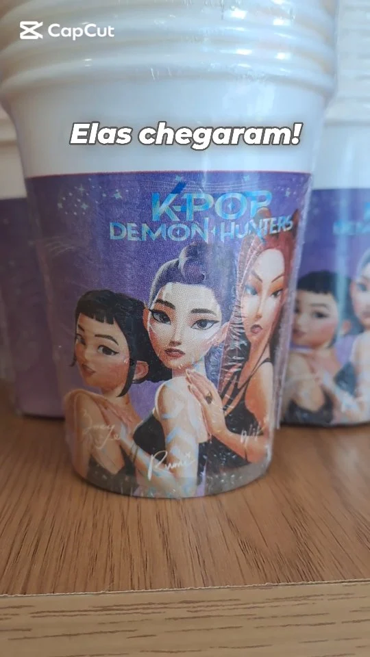 As Guerreiras do K-Pop já chegaram à loja! 💫
Coloridas, vibrantes e cheias de atitude - como elas e como quem as adora.

Uma colecção linda, pensada para festas com personalidade, que brilham nos detalhes

Artigos autorizados, feitos com respeito - e isso nota-se. 💜

#muffin_partystore #artigosdefesta #kpopdemonhunters #guerreirasdokpop #festakpop