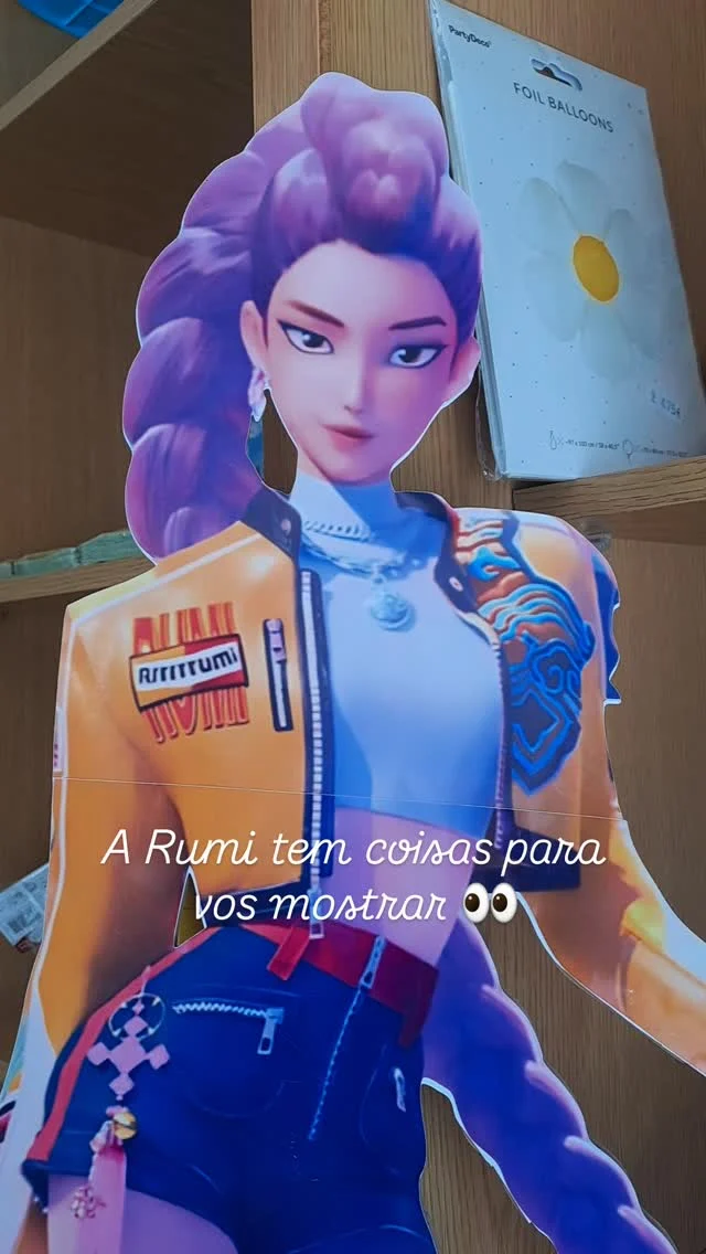 A Rumi veio dar uma ajudinha… 👀💜
Este tema tem sido um dos mais pedidos por aqui ✨
(e há coisas que nem chegaram a aquecer 😅)

#muffin_partystore #kpopdemonhunters
