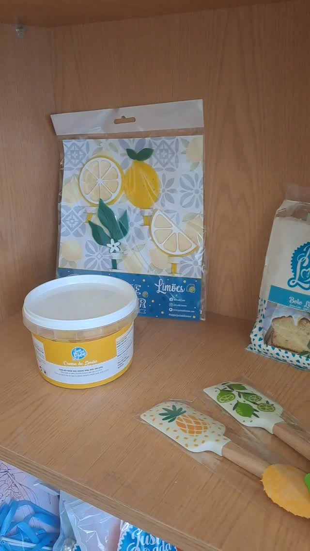 Este cantinho de limão foi crescendo aos poucos 🍋☀️

Entre preparados, recheios, toppers e acessórios, já temos várias opções para quem gosta de sabores frescos e cítricos.

E eu confesso: nesta altura do ano, tudo o que tenha limão ganha pontos extra 😄
E por aí?

#muffin_partystore #verão