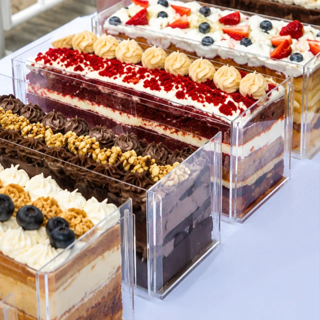 🍰 Quem vende bolos à fatia sabe que a apresentação também faz parte da experiência.

Este expositor em acrílico transparente ajuda a destacar cada fatia e a manter uma apresentação cuidada.

Ideal para pastelarias, cafetarias, buffets e eventos.

Temos uma unidade em stock para entrega imediata. Se precisar de mais quantidade, fazemos a encomenda.

📍 Mercado Municipal de Aljustrel